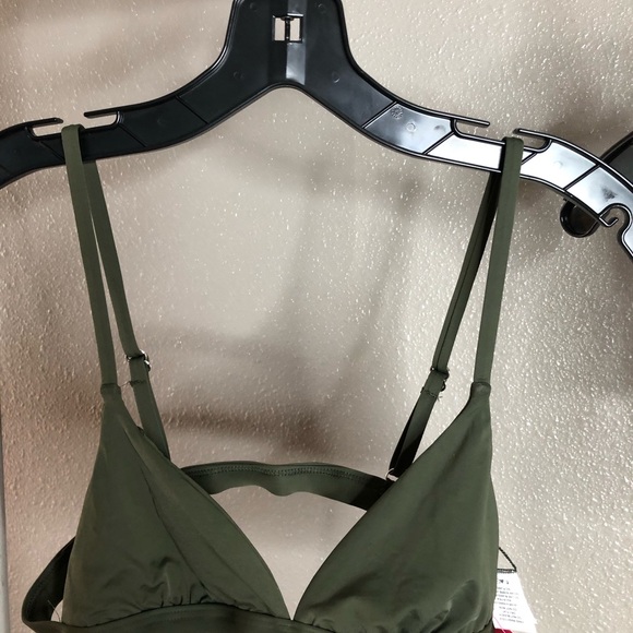 Bikini - Picture 2 of 5